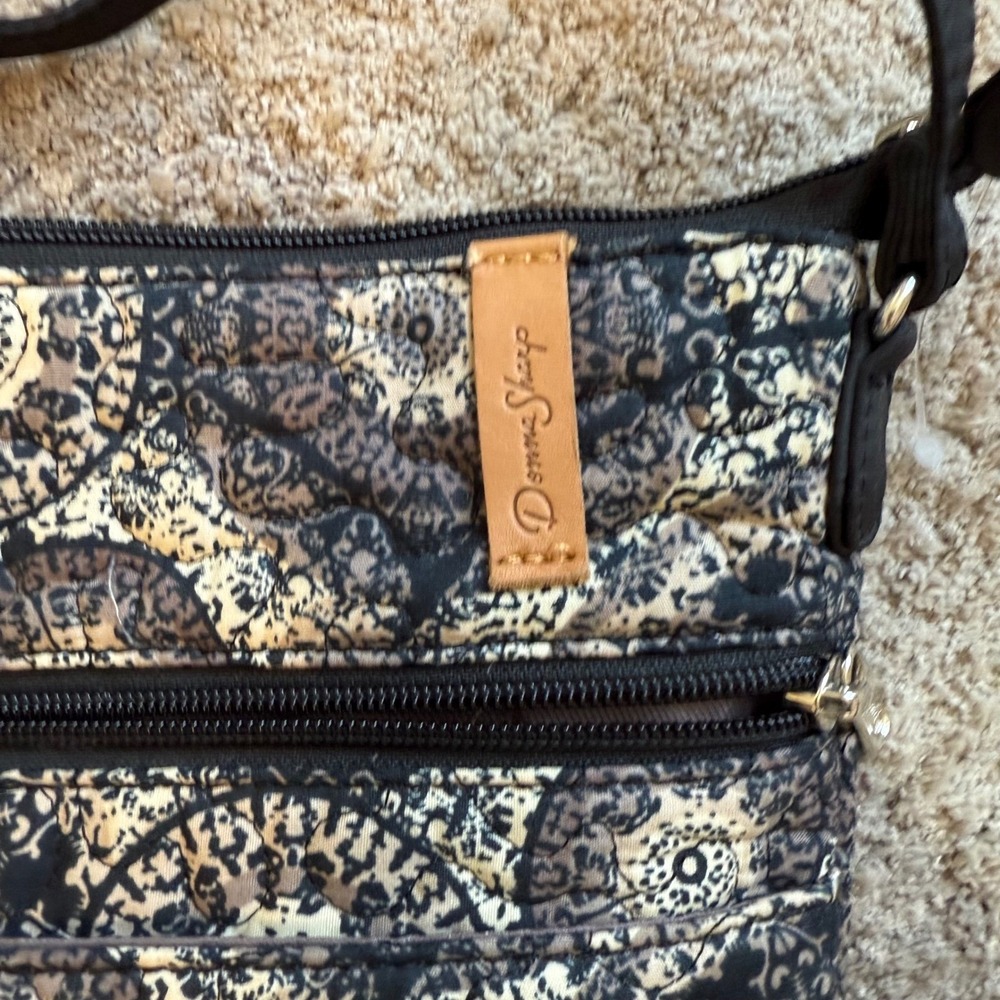 Donna Sharp Kensington Penny Bag Quilted Mandala Crossbody Black Grey 26936 NWT - Picture 3 of 8